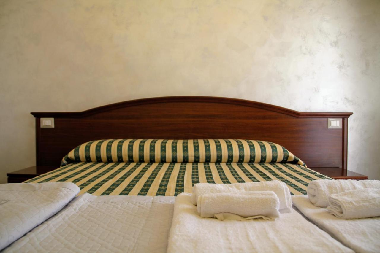 Rooms Dimora Arco - Affitti Brevi Italia Monte SantʼAngelo Exterior foto