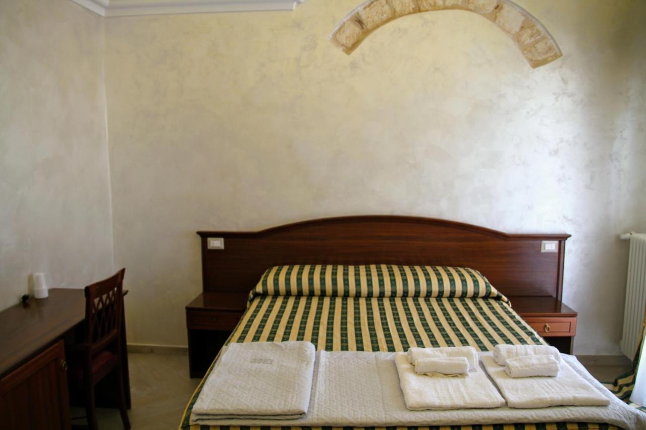 Rooms Dimora Arco - Affitti Brevi Italia Monte SantʼAngelo Exterior foto